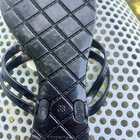 Beautiful comfy sandals, wear it couple times no box only dust bag - Picture 6 of 6